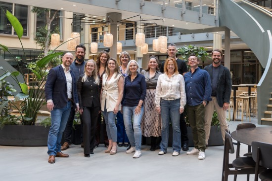 Communicatiebureau Clarity groeit sterk in eerste helft van 2025 met nieuwe klanten, nieuw kantoor in Amsterdam, wereldwijde leiderschap promoties en uitbreiding van de Global Crisis Council